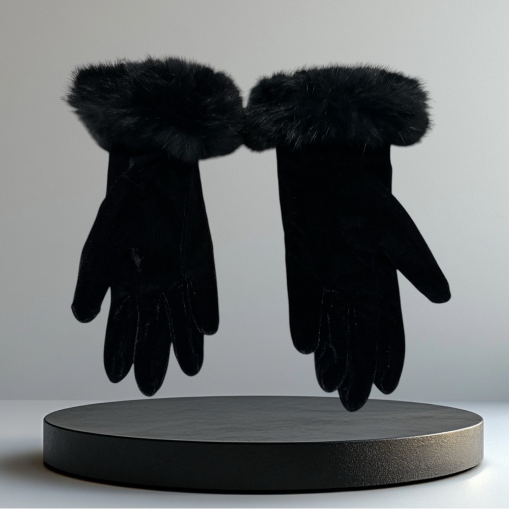 BEAUTIFUL WOMEN'S GLOVES IN BLACK VELVET WITH SOFT FLEECE AROUND THE GLOVE TOTAL
